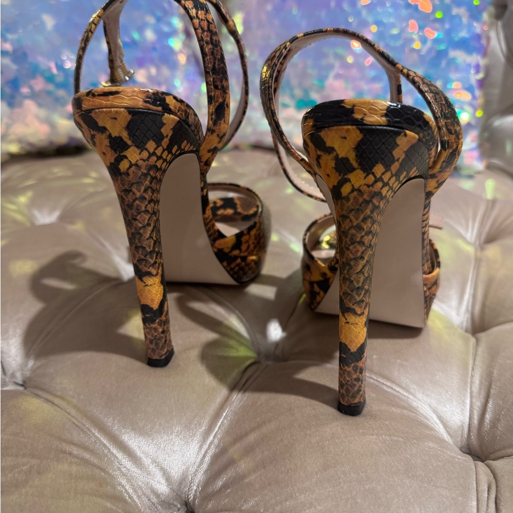 Steve Madden Size 8M Women Orange Black Snake Pattern Open Toe Ankle Strap Heels